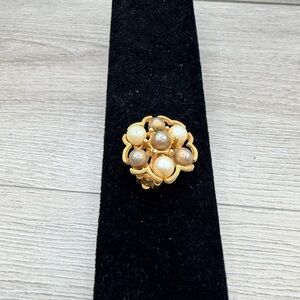 Elegant Gold and Pearl Cluster Brooch